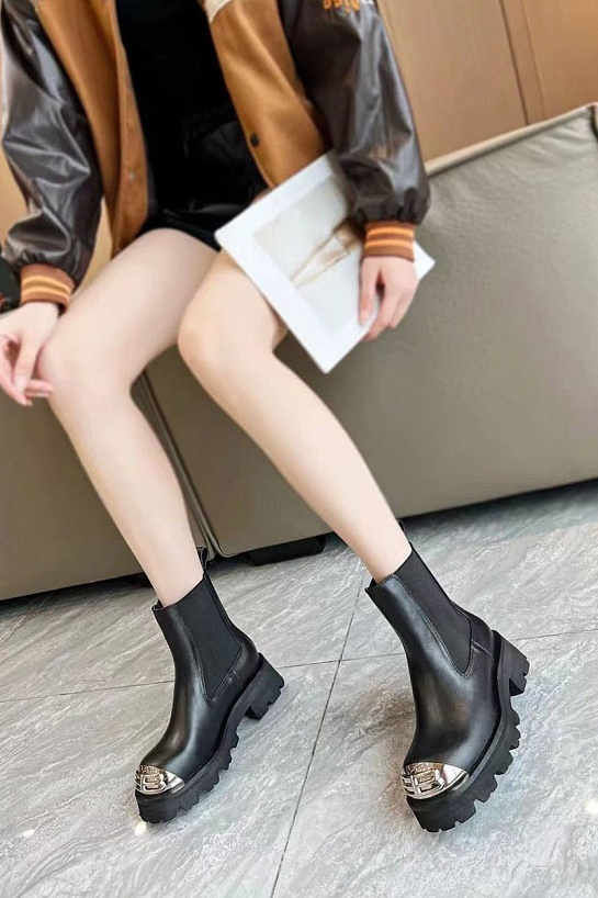 Женские чёрные кожаные ботинки Balenciaga