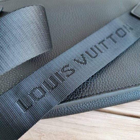 Кожаная сумка на пояс Louis Vuitton Aerogram 27x17 см