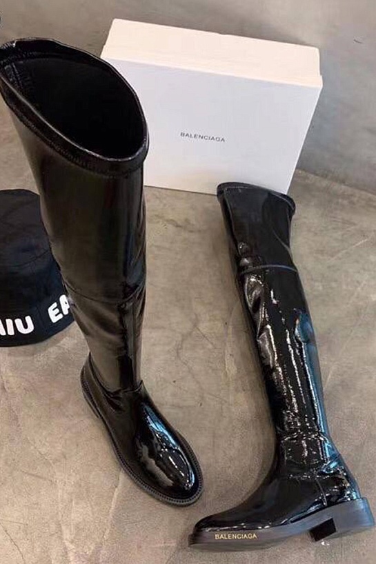 Женские глянцевые ботфорты Balenciaga чёрного цвета