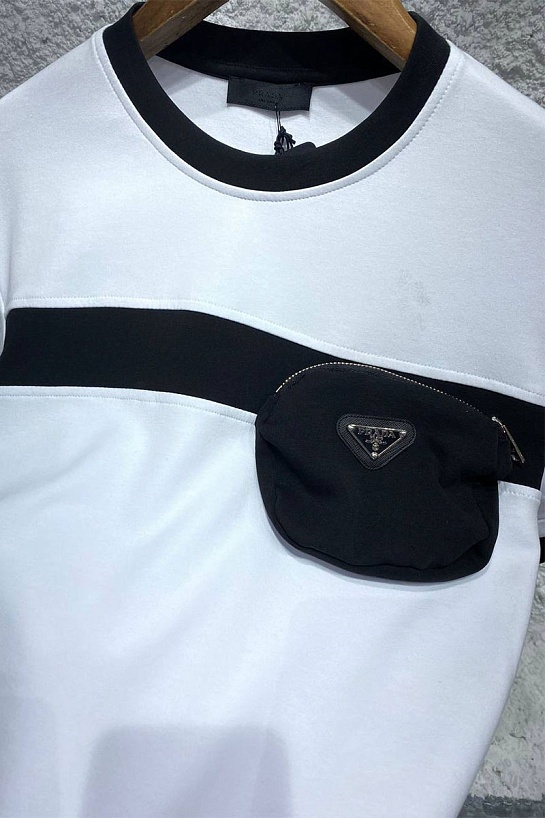 Белая оверсайз футболка Prada Chest Bag