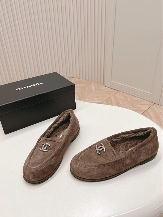 Женские замшевые лоферы с мехом Chanel Premium - Brown