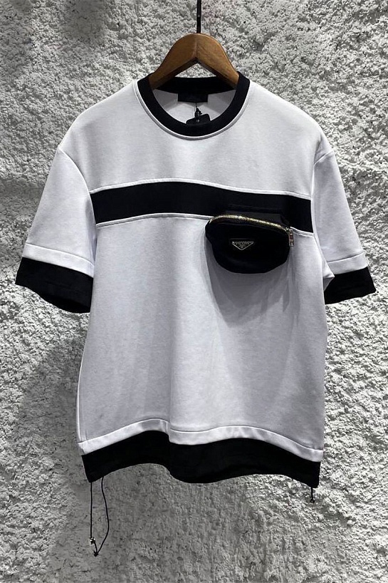 Белая оверсайз футболка Prada Chest Bag