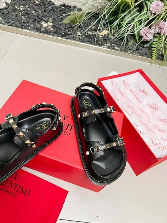 Женские кожаные сандалии Valentino Rockstud