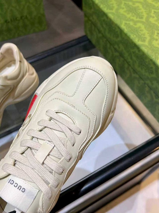 Женские кожаные кроссовки Gucci Rhyton premium