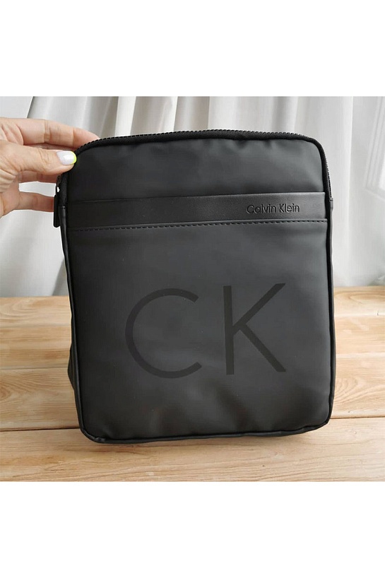 Мужская чёрная сумка Calvin Klein 27x23 см