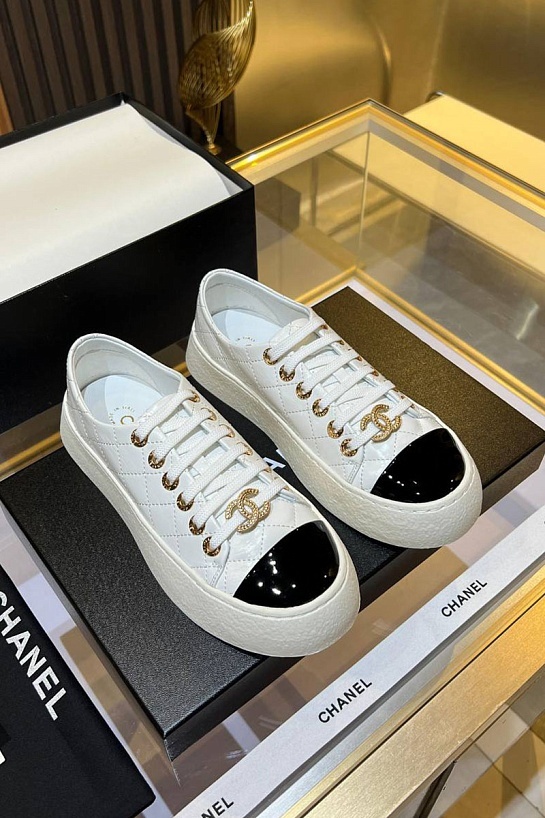Женские кожаные кроссовки Chanel Premium - White / Black