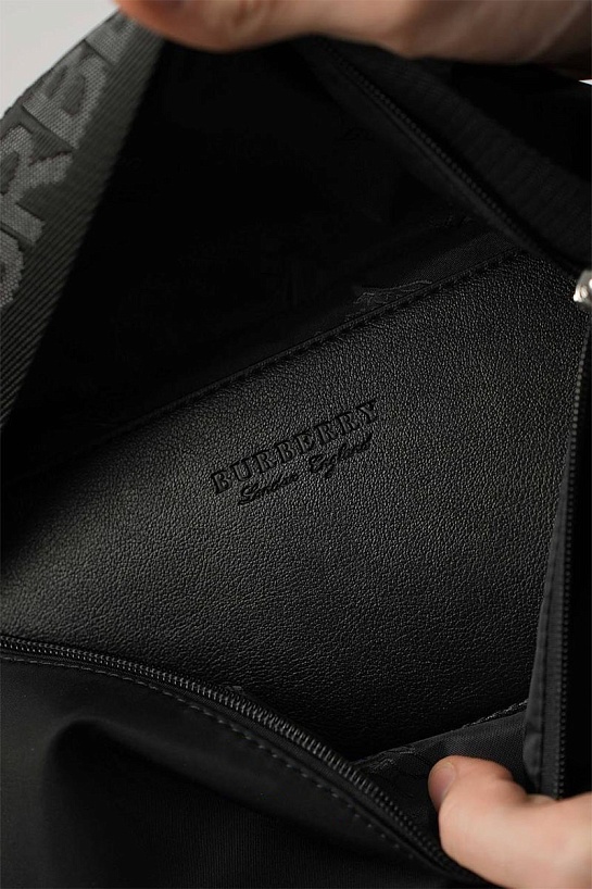Нейлоновая сумка на пояс Burberry ECONYL Sonny 30х16 см