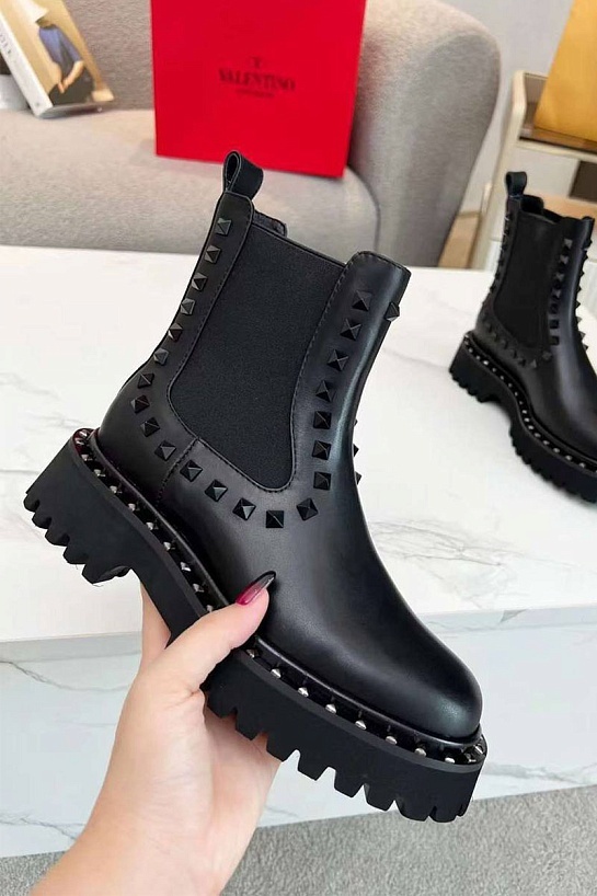 Женские кожаные ботинки Valentino