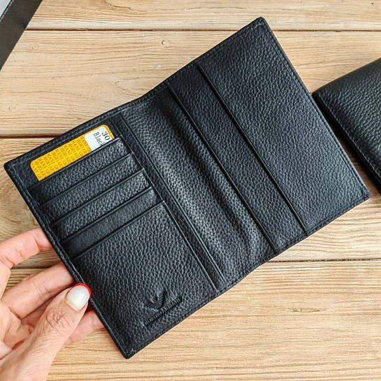 Кожаная обложка для паспорта Giorgio Armani