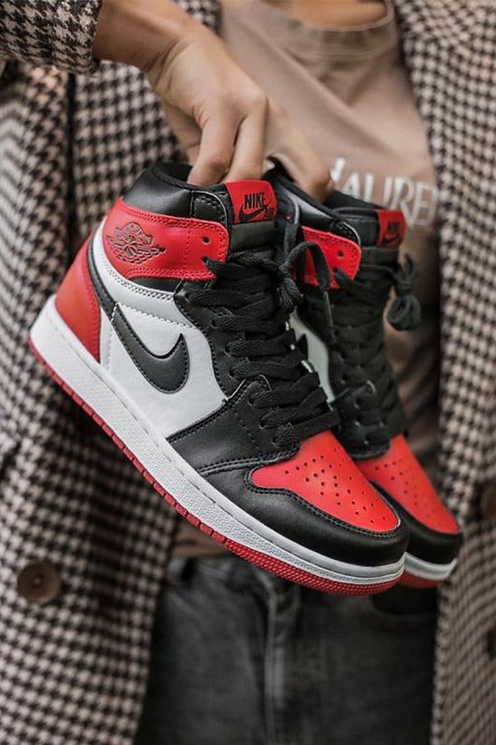 Кроссовки Nike Air Jordan 1 Retro "Bred Toe"