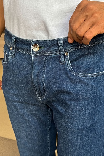 Мужские джинсы синего цвета Hugo Boss regular fit   