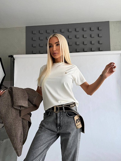 Женская базовая футболка Ami белого цвета premium   