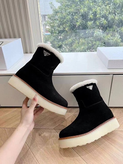 Женские замшевые ботинки с мехом Prada Suede Premium   