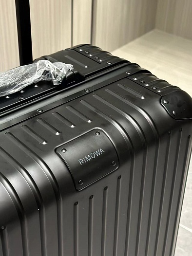 Чемодан Rimowa Aluminum M Premium 66x43x27 см   