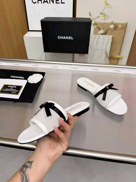 Женские кожаные шлёпанцы Chanel premium