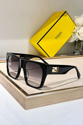 Солнцезащитные очки Fendi Baguette   