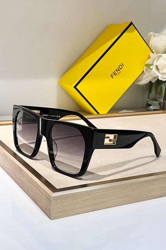 Солнцезащитные очки Fendi Baguette