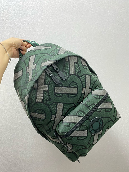 Рюкзак зелёного цвета Burberry TB Monogram Premium 30.5x14.5x42.5 см