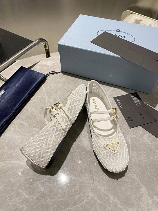 Женские сетчатые балетки Prada белого цвета