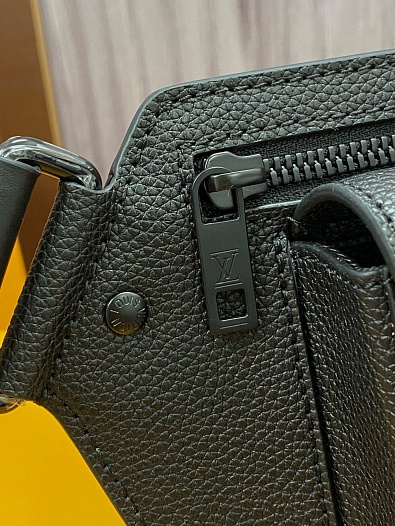 Кожаная сумка на пояс Louis Vuitton Aerogram Premium 30x16x3 см   