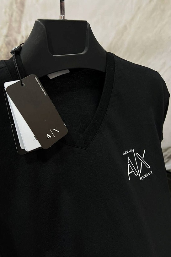 Футболка чёрного цвета Armani Exchange V-neck