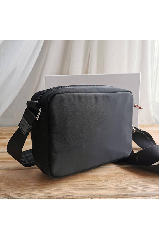 Чёрная нейлоновая сумка Burberry Paddy Taped 24x16 см