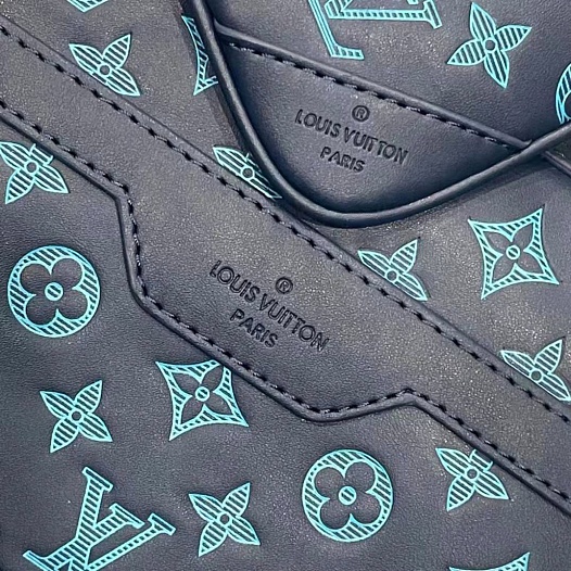 Кожаная сумка Louis Vuitton Duo Messenger Monogram Shadow 25x18x7 см   
