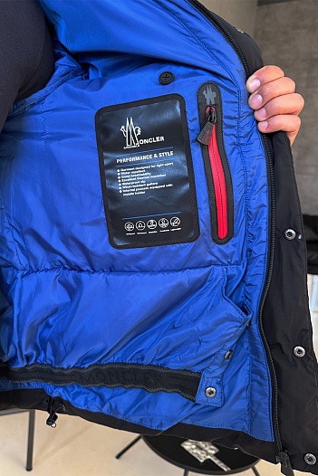 Мужская утеплённая куртка Moncler чёрного цвета   