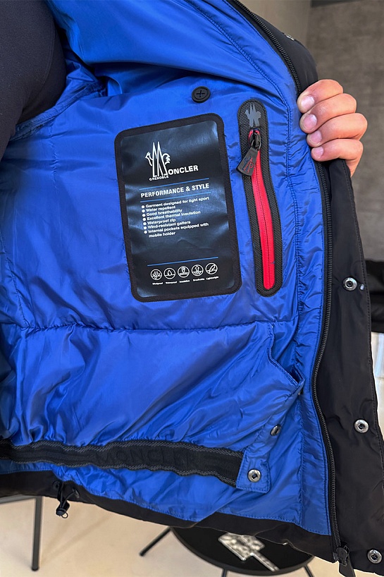 Мужская утеплённая куртка Moncler чёрного цвета