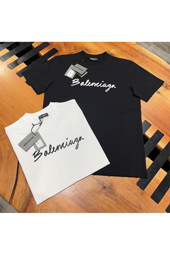 Футболка чёрного цвета Balenciaga script logo