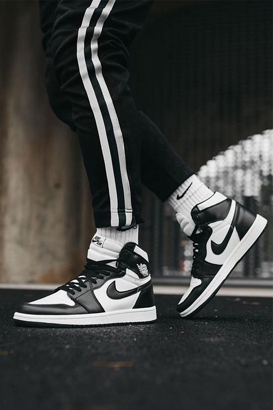 Кроссовки Nike Air Jordan 1 Retro High - Black / White