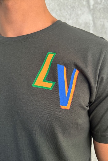 Тёмно-зелёная мужская футболка Louis Vuitton x NBA Collaboration   