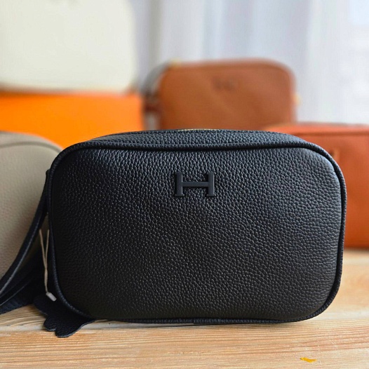 Женская чёрная сумка Hermes 20x15 см   