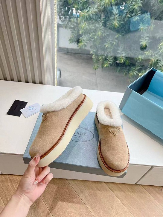 Женские бежевые ботинки сабо Prada