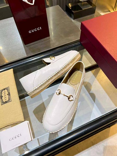 Женские кожаные лоферы Gucci GG Horsebit premium   