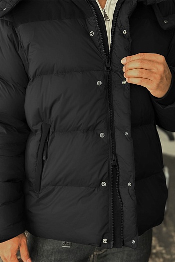 Чёрный пуховик Burberry London England logo-patch   
