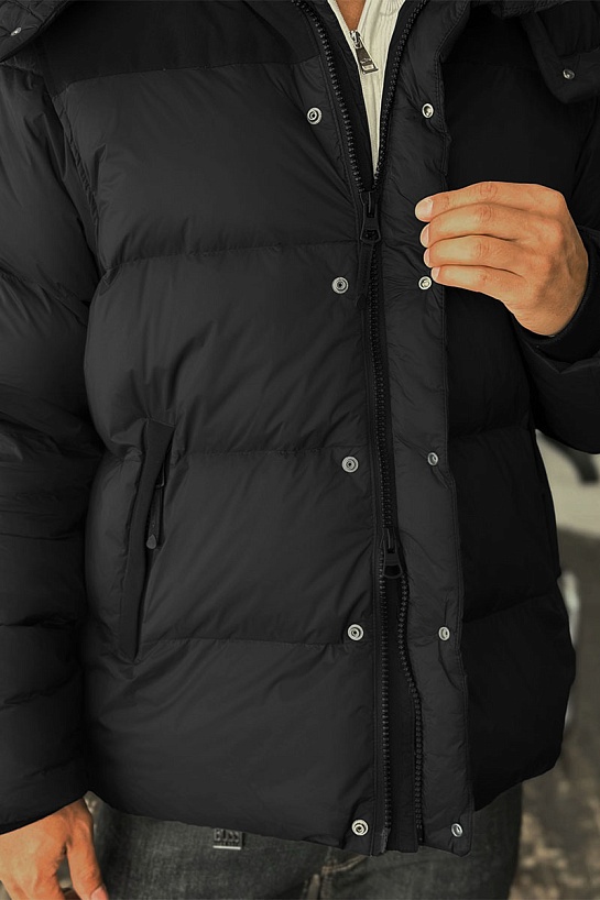 Чёрный пуховик Burberry London England logo-patch