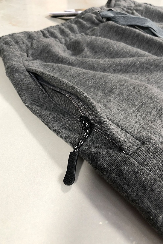 Мужские серые штаны Armani Exchange