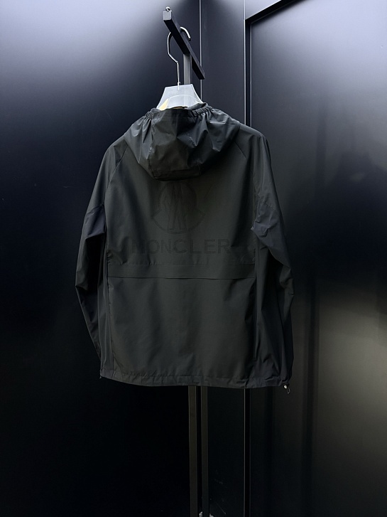 Мужская чёрная ветровка Moncler