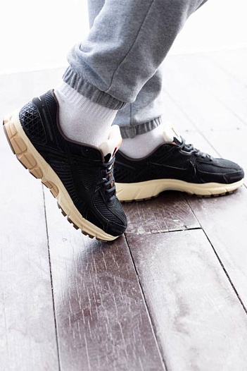 Кроссовки Nike Zoom Vomero 5    