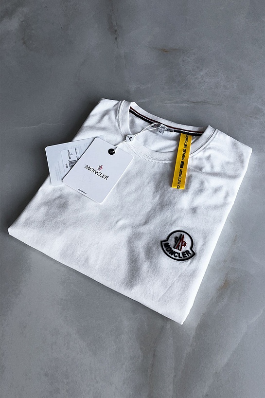 Мужская брендовая футболка Moncler белого цвета