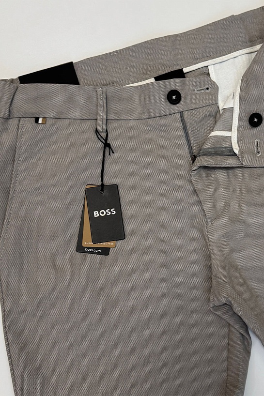 Мужские брюки Hugo Boss светло-серого цвета