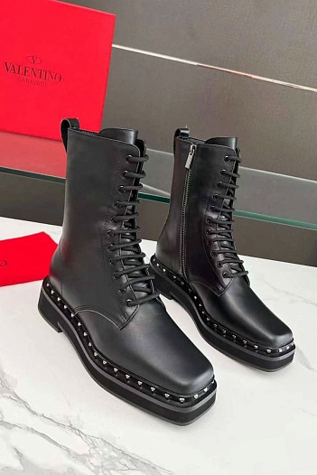 Женские кожаные ботинки Valentino   