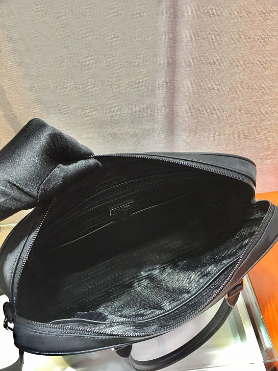 Нейлоновый портфель Prada Premium 36x28x7 см