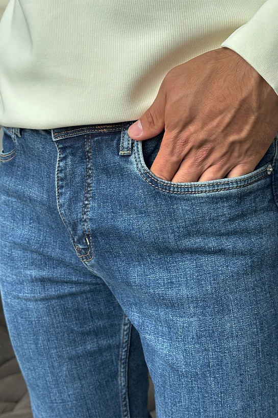 Мужские джинсы Giorgio Armani синего цвета