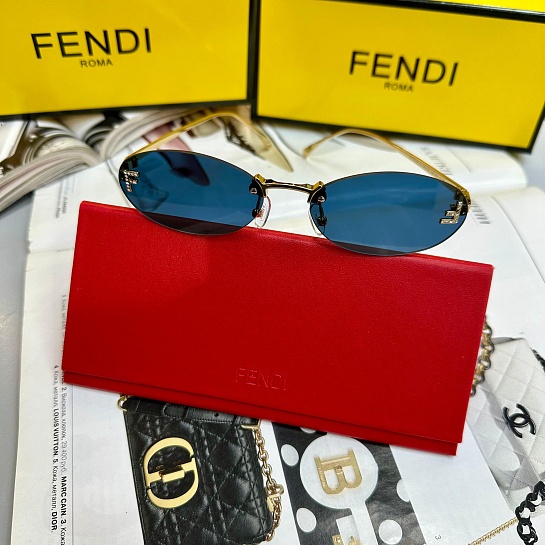 Синие солнцезащитные очки Fendi