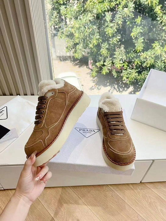 Женские замшевые кроссовки с мехом Prada Premium - Chestnut