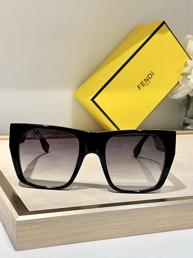 Солнцезащитные очки Fendi Baguette   
