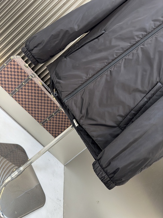 Мужской пуховик Prada logo-plaque - Black