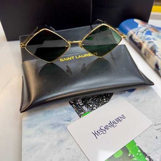 Солнцезащитные очки Yves Saint Laurent   